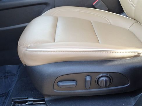 Used 2023 Chevrolet Traverse Premier image 20