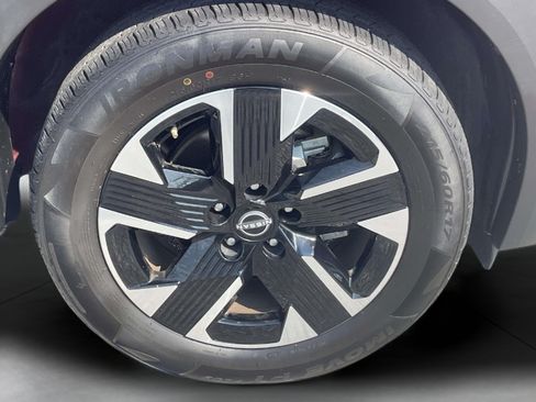Used 2025 Nissan Kicks SV AWD/4WD image 7