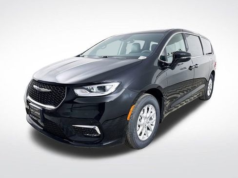 New 2026 Chrysler Pacifica Select image 3
