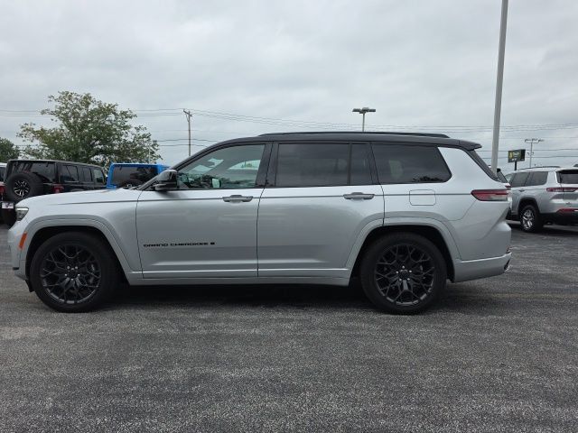 Used 2025 Jeep Grand Cherokee L Summit AWD/4WD image 3
