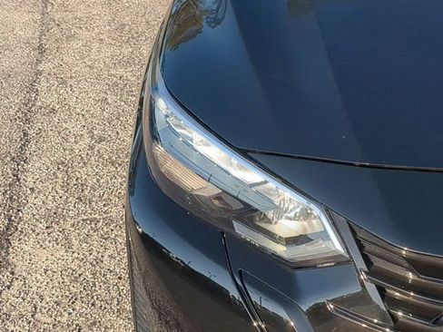 Used 2025 Nissan Sentra SR w/ Midnight Edition FWD image 9