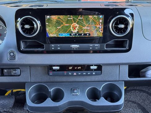 Used 2021 Mercedes-Benz Sprinter 2500 w/ Comfort Plus Package image 23