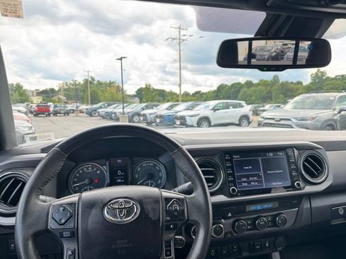 Certified 2021 Toyota Tacoma TRD Off-Road w/ Technology Package AWD/4WD image 17
