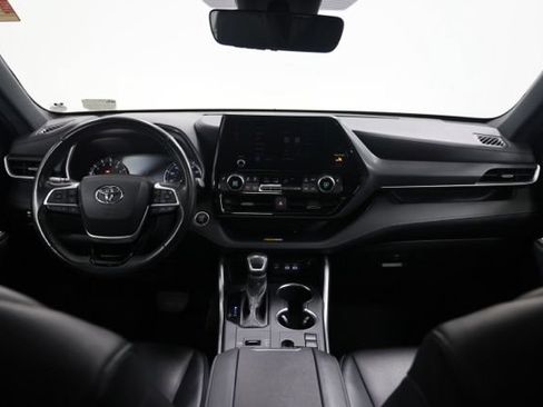 Used 2024 Toyota Highlander XSE FWD image 35