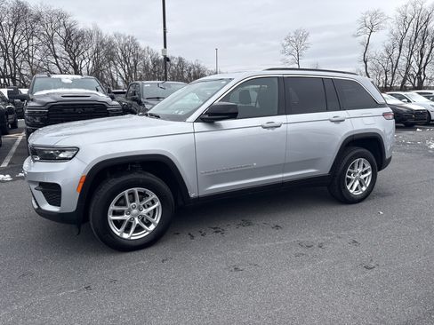 New 2025 Jeep Grand Cherokee Laredo X w/ Luxury Tech Group I image 3