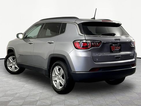 Used 2022 Jeep Compass Latitude FWD image 4