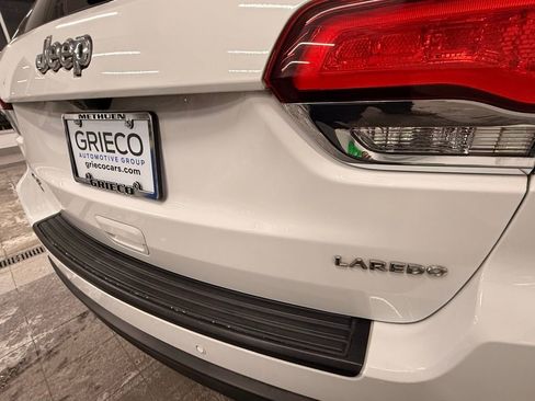 Used 2020 Jeep Grand Cherokee Laredo image 7