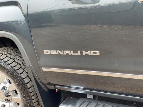 Used 2017 GMC Sierra 2500 Denali w/ Suspension Package, Off-Road AWD/4WD image 10