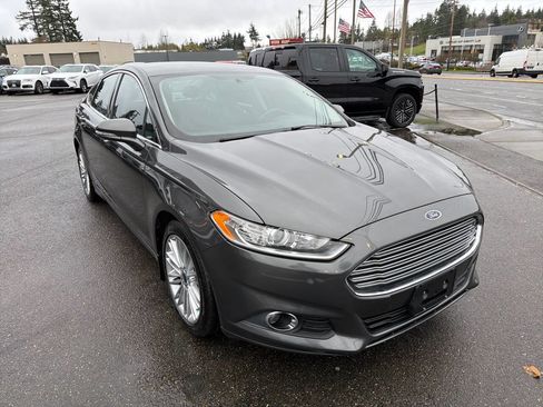 Used 2016 Ford Fusion SE w/ Equipment Group 202A image 9