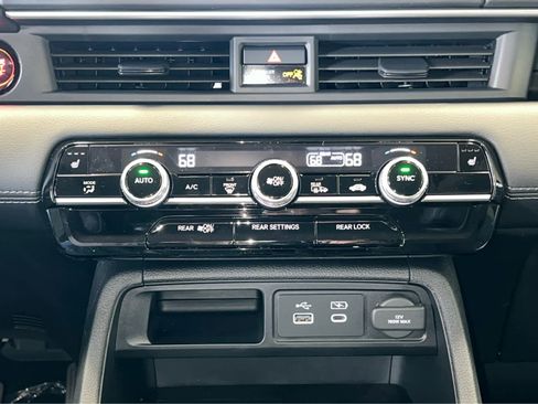 New 2025 Honda Pilot Touring image 27