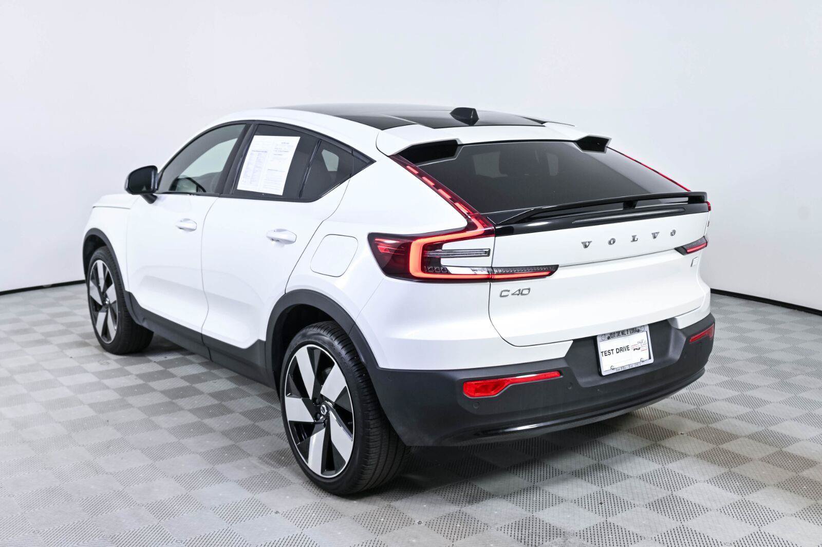 Used 2024 Volvo C40 Recharge Ultimate AWD/4WD image 3