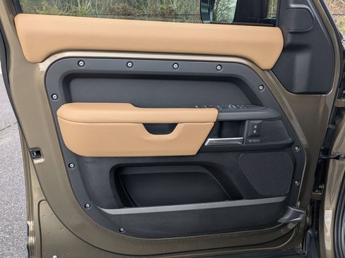 New 2026 Land Rover Defender 110 X-Dynamic SE image 21