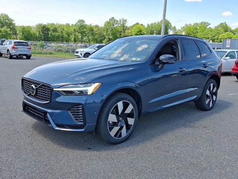 Certified 2025 Volvo XC60 T8 Plus w/ Protection Package Premier image 3