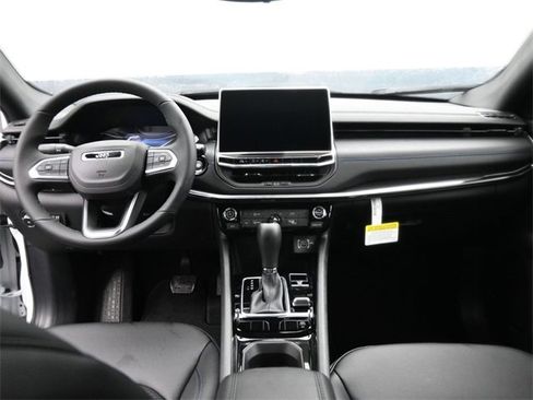 New 2026 Jeep Compass Latitude image 23