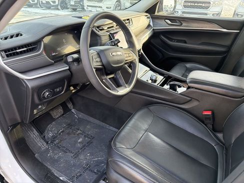 Certified 2023 Jeep Grand Cherokee Limited AWD/4WD image 4