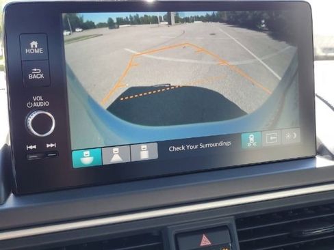 Used 2025 Honda Pilot EX-L image 11