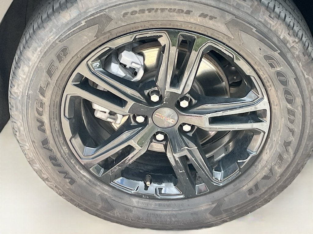 Used 2024 GMC Terrain AT4 AWD/4WD image 33