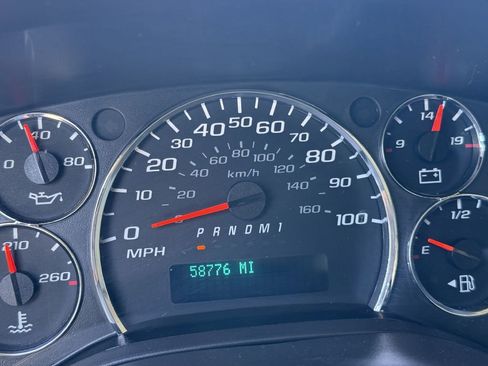 Used 2018 Chevrolet Express 2500 w/ Driver Convenience Package RWD image 19