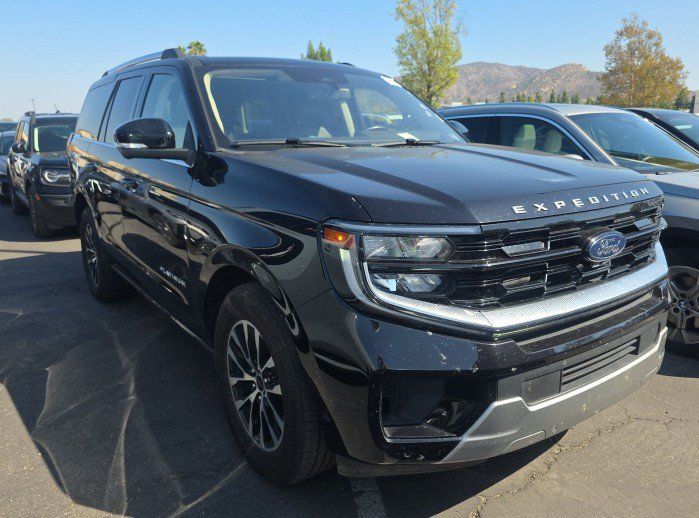 Used 2025 Ford Expedition Platinum AWD/4WD image 4
