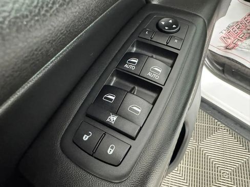 Used 2018 Jeep Grand Cherokee Laredo AWD/4WD image 35