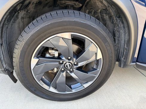 Used 2024 Nissan Rogue SV FWD image 12