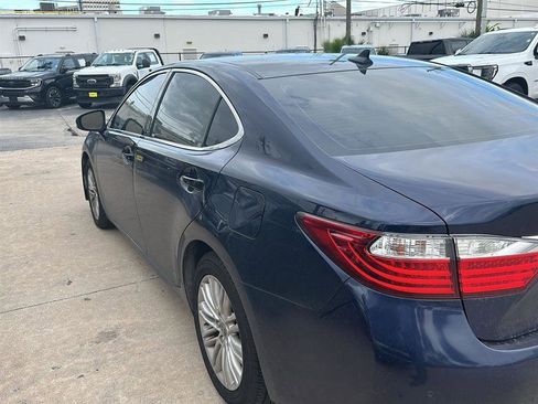 Used 2014 Lexus ES 350 w/ Luxury Package FWD image 6
