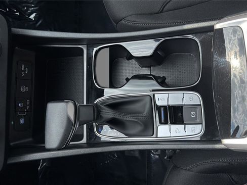 Certified 2025 Hyundai Tucson SE FWD image 19