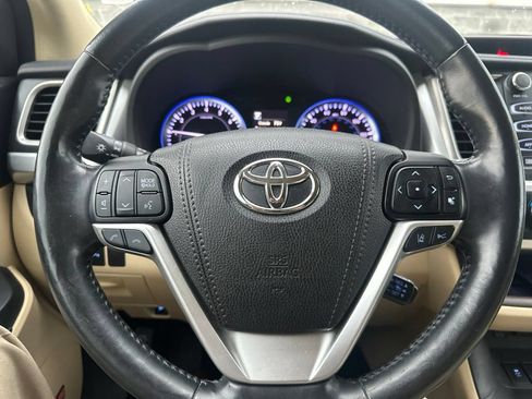 Used 2018 Toyota Highlander Limited Platinum AWD/4WD image 25