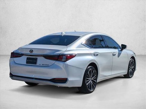 Certified 2024 Lexus ES 250 w/ Premium Package image 5