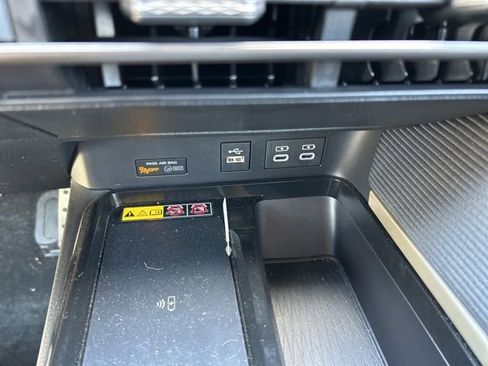 Used 2025 Toyota Camry SE w/ Convenience Package FWD image 15