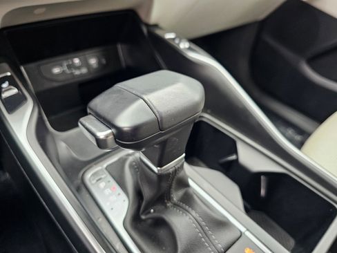 Used 2024 Kia Sorento S image 36