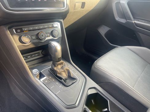 Used 2020 Volkswagen Tiguan SE image 10