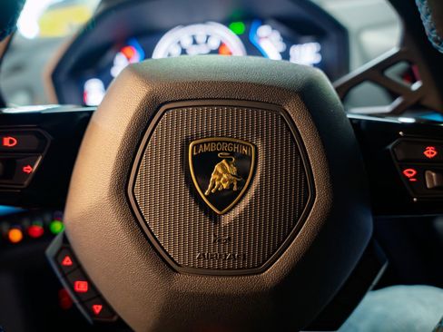 Used 2023 Lamborghini Huracan EVO image 37