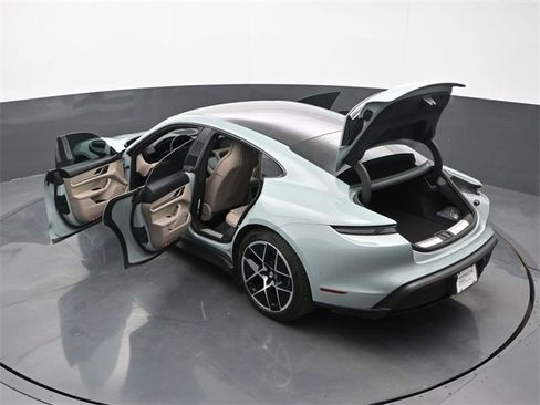 Used 2025 Porsche Taycan image 28