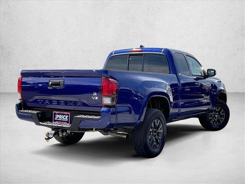 Used 2022 Toyota Tacoma SR5 w/ Technology Package RWD image 2