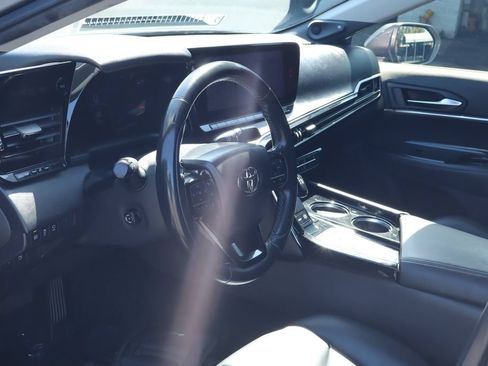 Used 2022 Toyota Mirai w/ Advanced Technology Package RWD image 17