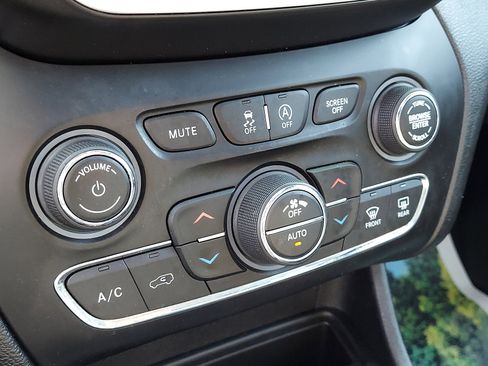 Certified 2019 Jeep Cherokee High Altitude image 16