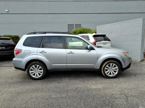 Used 2013 Subaru Forester 2.5X Premium w/ All-Weather Plus Pkg AWD/4WD image 2