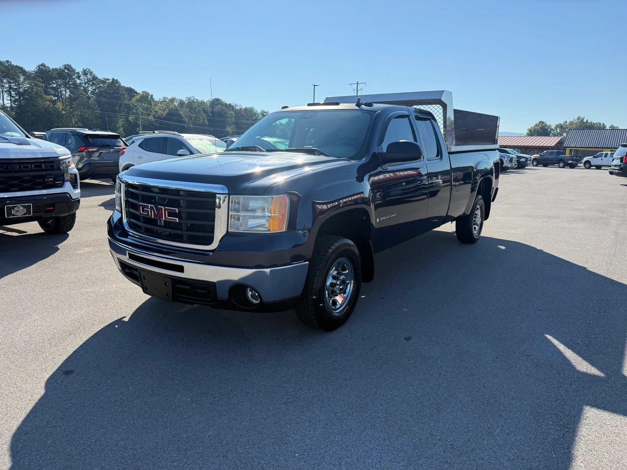 Used 2009 GMC Sierra 2500 W/T w/ Work Truck Preferred Package AWD/4WD image 2