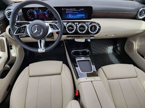 Used 2025 Mercedes-Benz CLA 250 4MATIC image 16