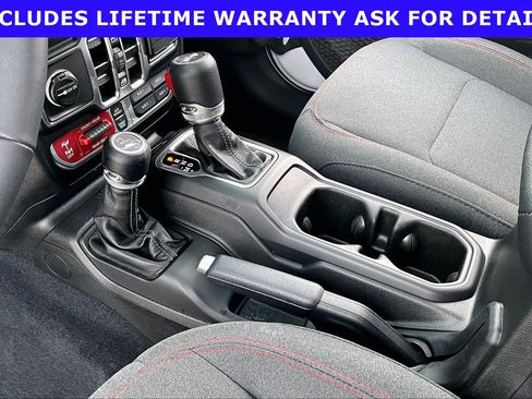 Used 2025 Jeep Wrangler Unlimited Rubicon w/ Convenience Group AWD/4WD image 14
