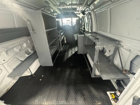 Used 2011 Ford E-250 and Econoline 250 image 5