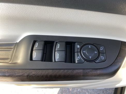Used 2021 GMC Acadia Denali w/ Denali Technology Package FWD image 23