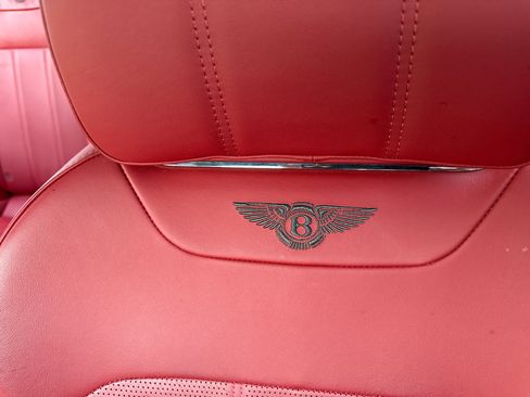 Used 2019 Bentley Bentayga image 26