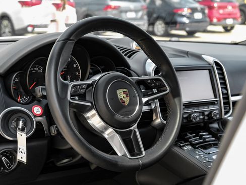 Used 2016 Porsche Cayenne AWD/4WD image 15