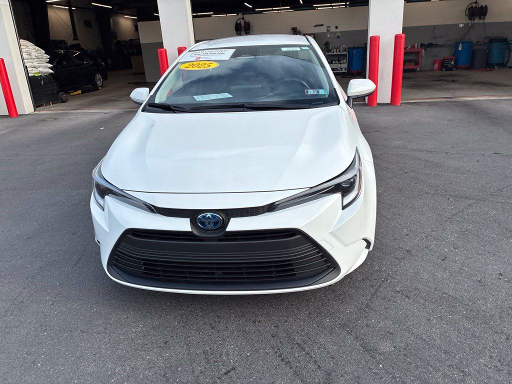 Used 2025 Toyota Corolla LE FWD image 21