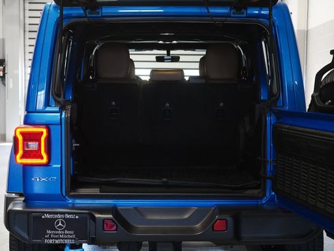 Used 2022 Jeep Wrangler Unlimited Sahara w/ Cold Weather Group image 31