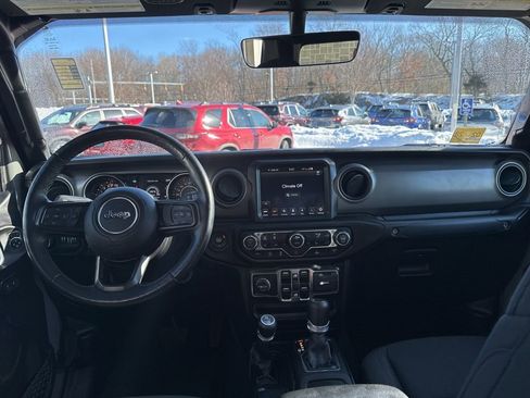 Used 2022 Jeep Gladiator Willys image 10