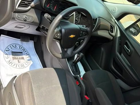 Used 2021 Chevrolet Trax LS w/ Tint and Cruise Package FWD image 8
