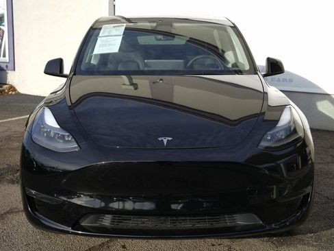 Used 2023 Tesla Model Y Long Range image 8